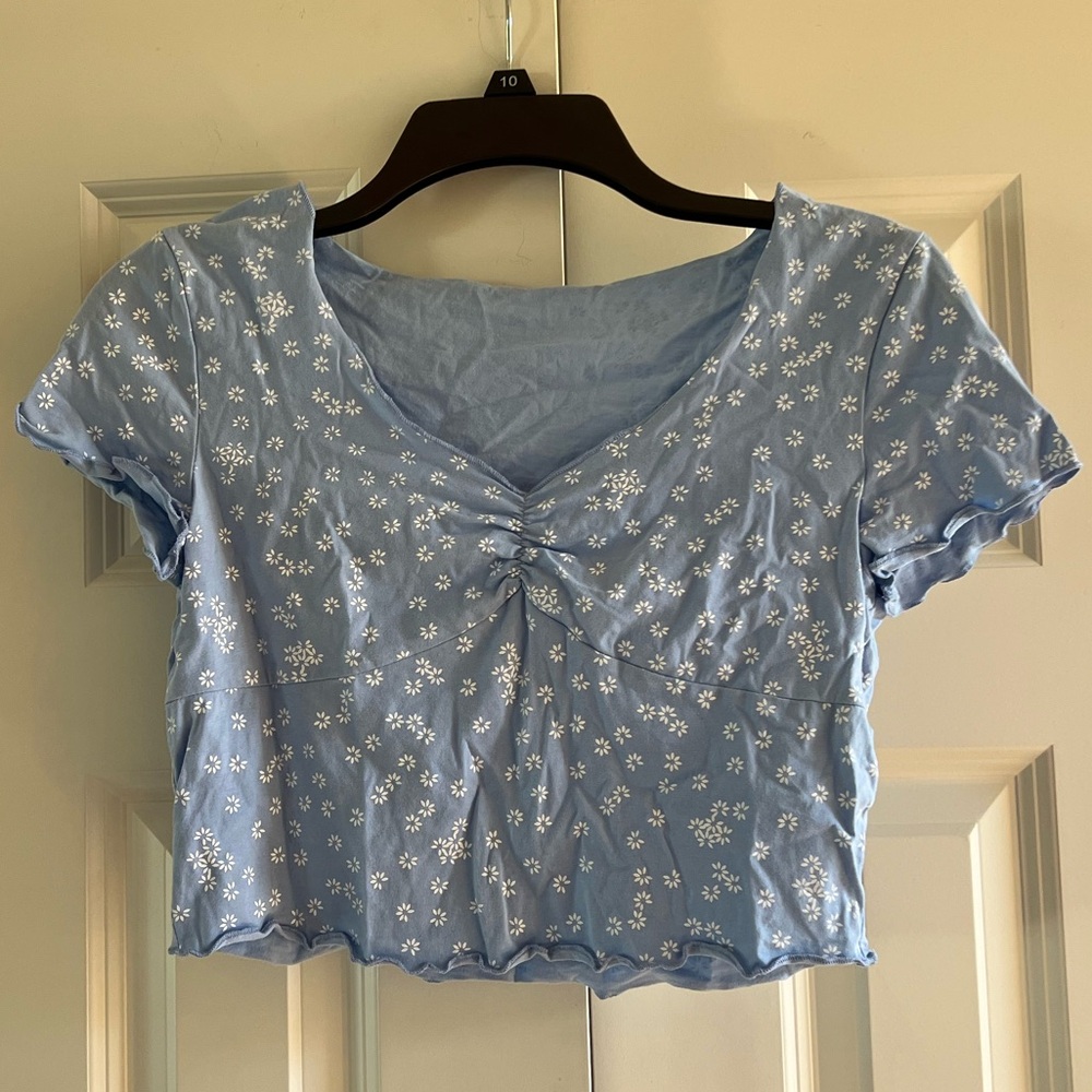 SHEIN Women’s Blue & White V-Neck Lettuce Trim Tee Size Small - Picture 2 of 7